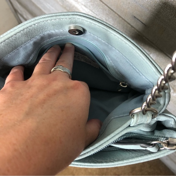 Kenneth Cole Reaction baby blue zipper crossbody small bag - Picture 3 of 6